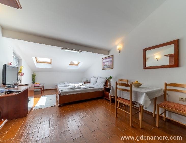 Apartment-for-rent-in-Budva (2)